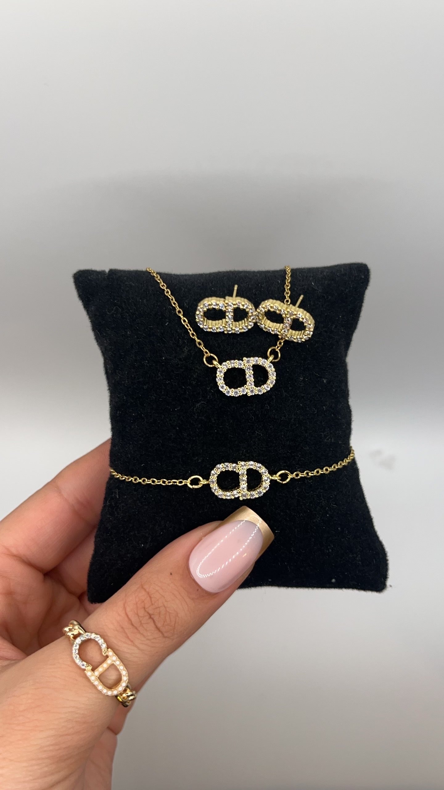 Selected Variant Image